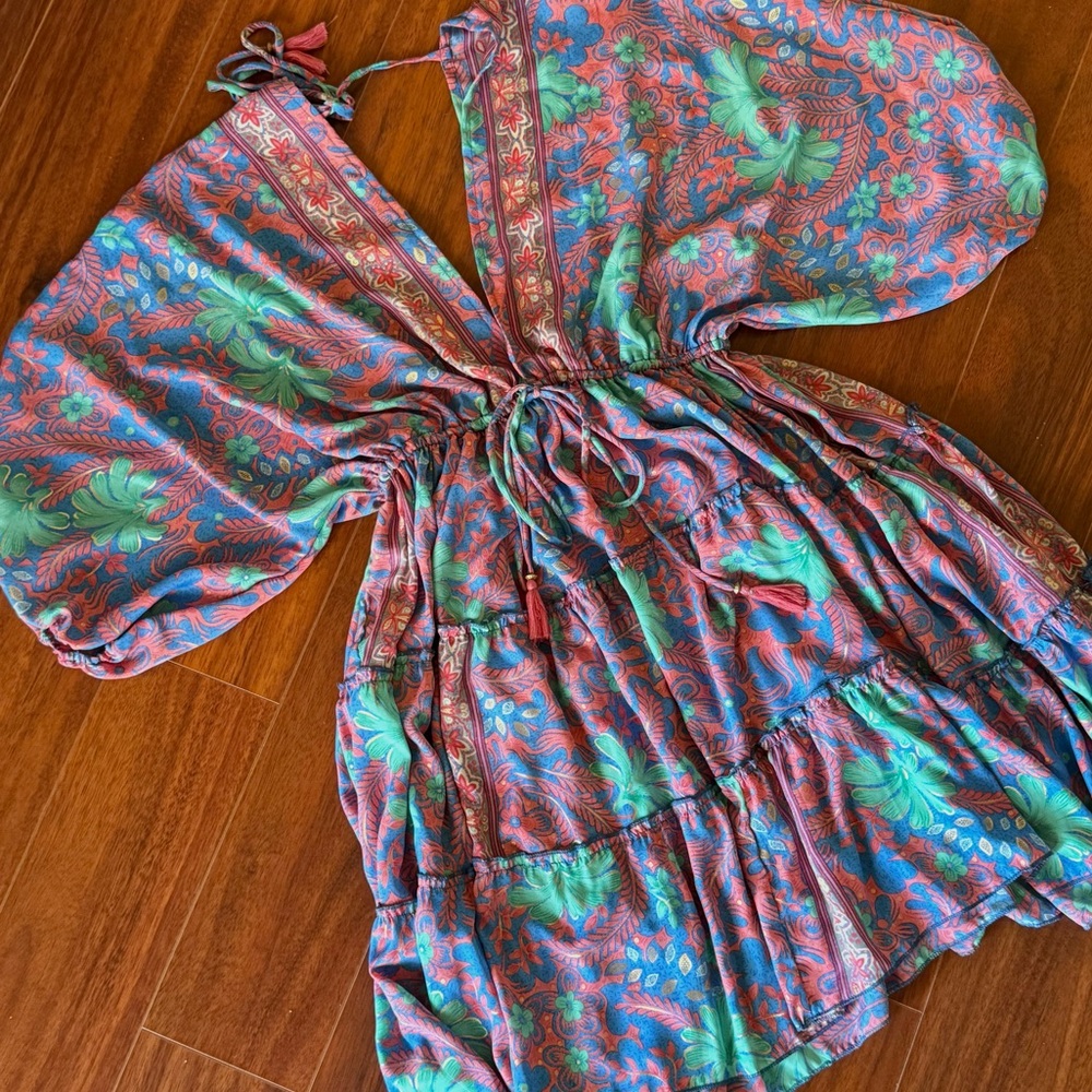 Boho mini dress, flowy sleeves and tassel tie waist